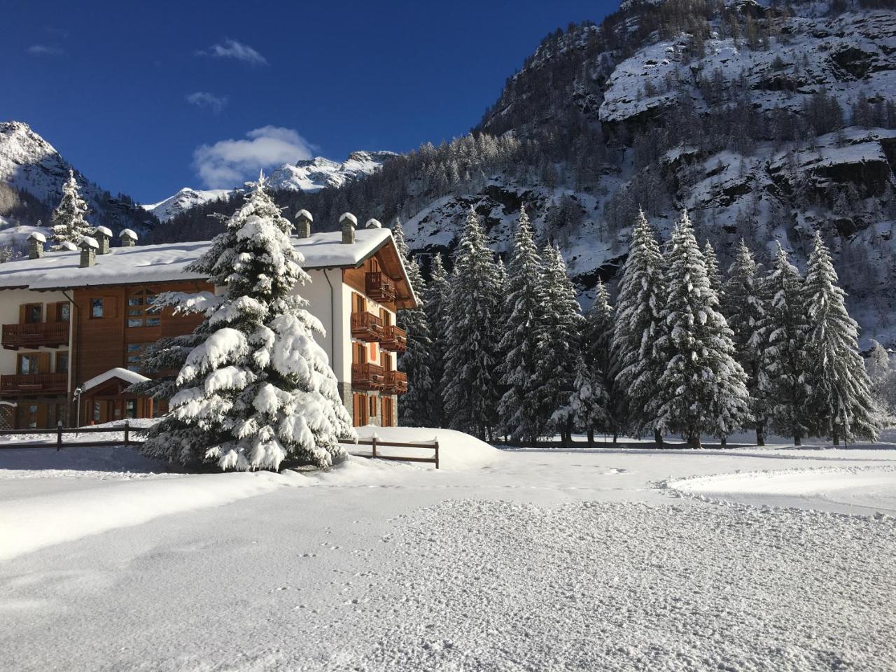 Lo Scoiattolo Hotel Gressoney-la-Trinité Extérieur photo